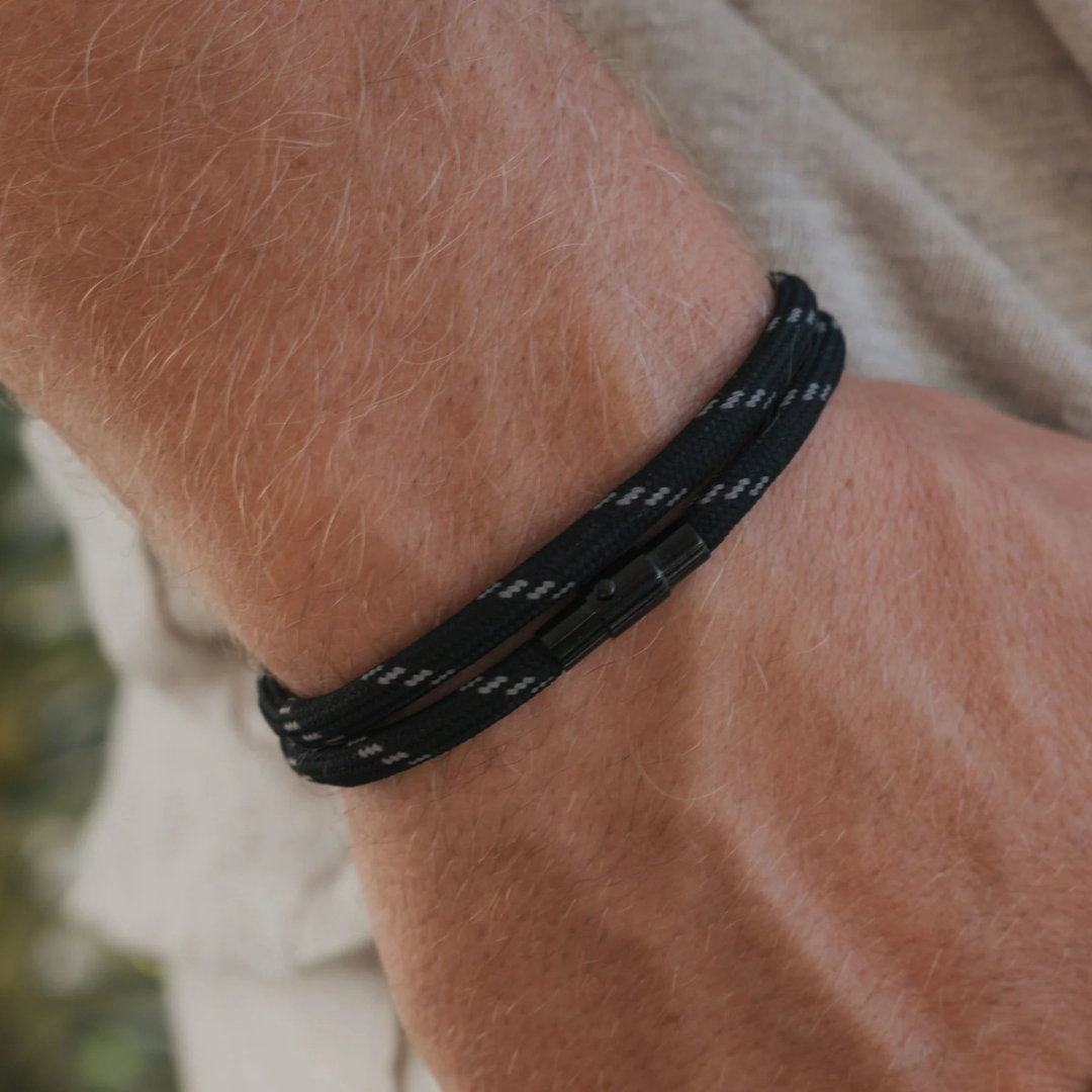 Pulseira de Corda Preta Minimalista Coral Beroc