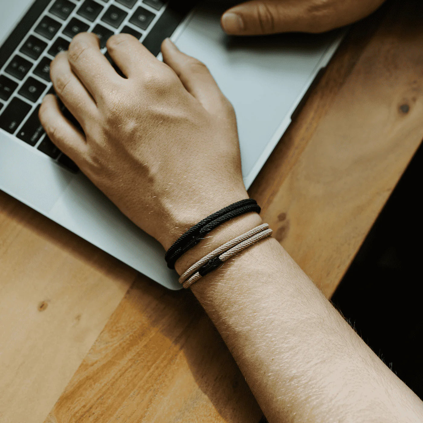 Pulseira Minimalista Beroc Preta