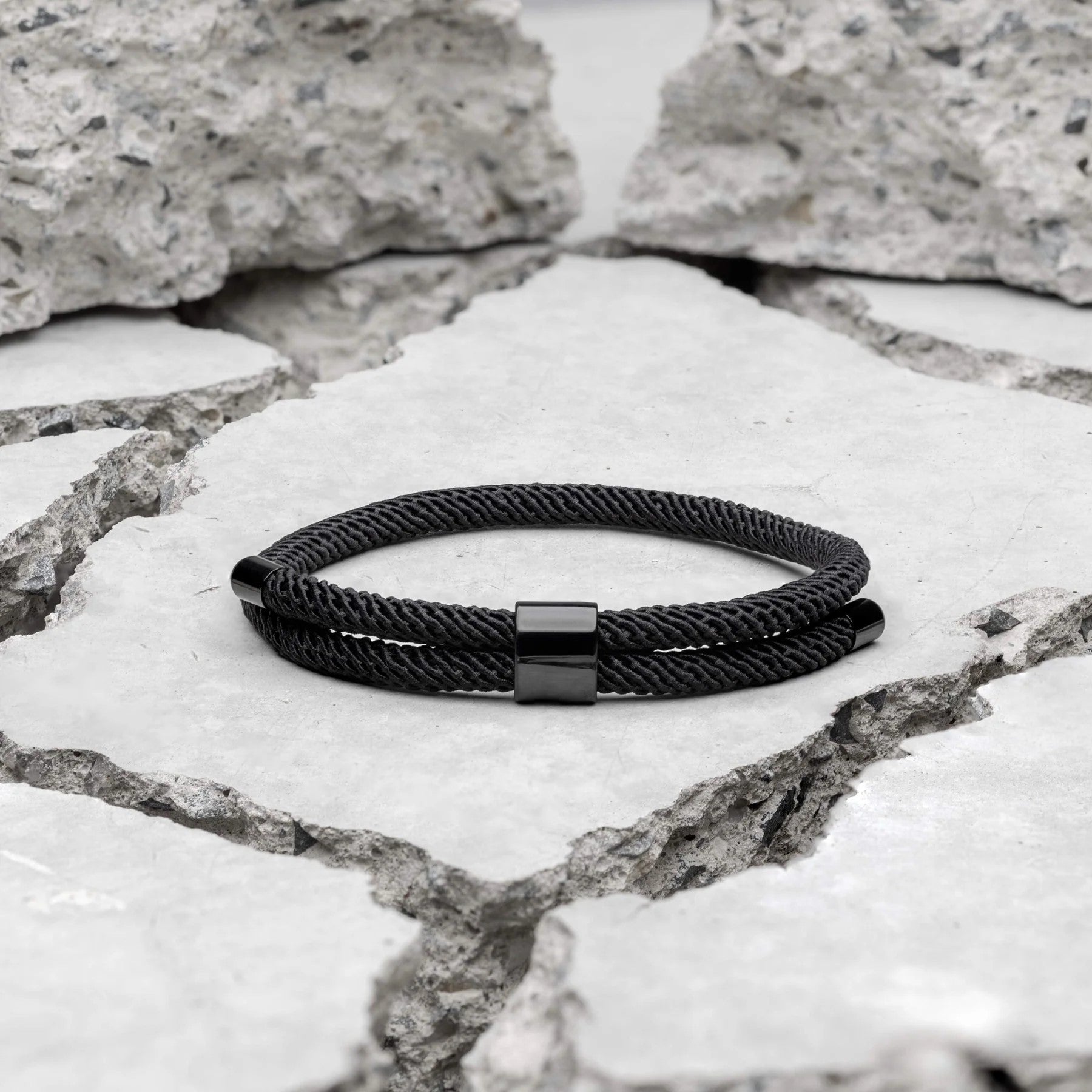 Pulseira de Corda Milan Preta Nautilus Beroc