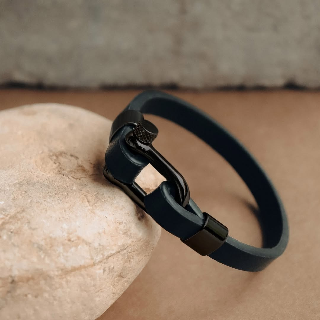 Pulseira de Couro Liso Preta Biker Beroc
